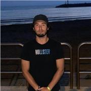 Appassionato di letteratura offro lezioni di italiano ai ragazzi, sono disponibile e divertente. Le lezioni saranno attive e dinamiche